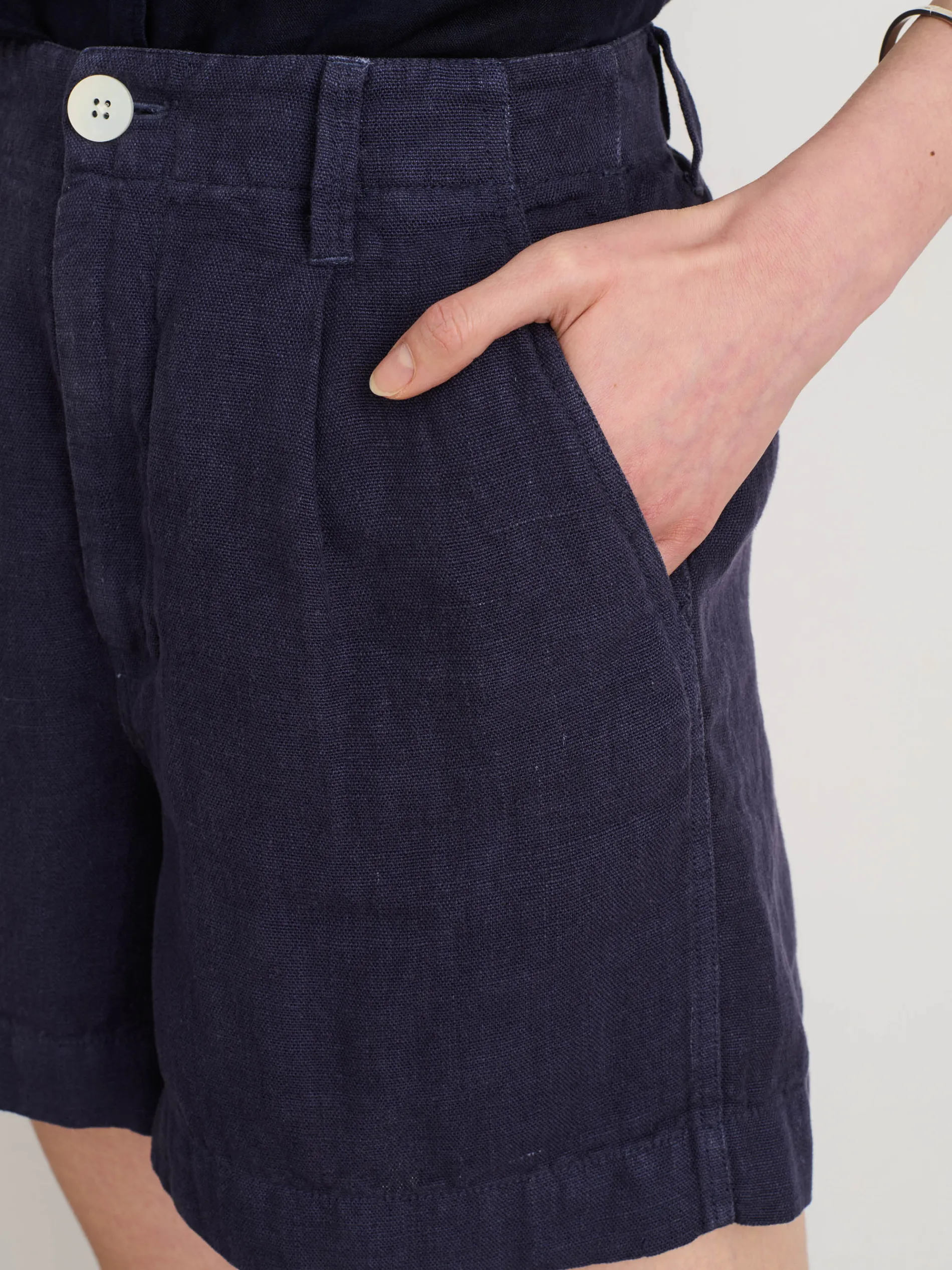 Pleated Pull On Shorts In Linen