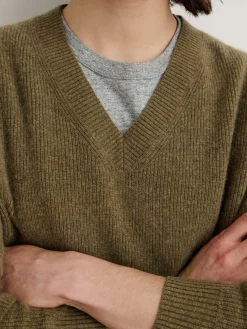 V-Neck Sweater In Lightweight Cashmere